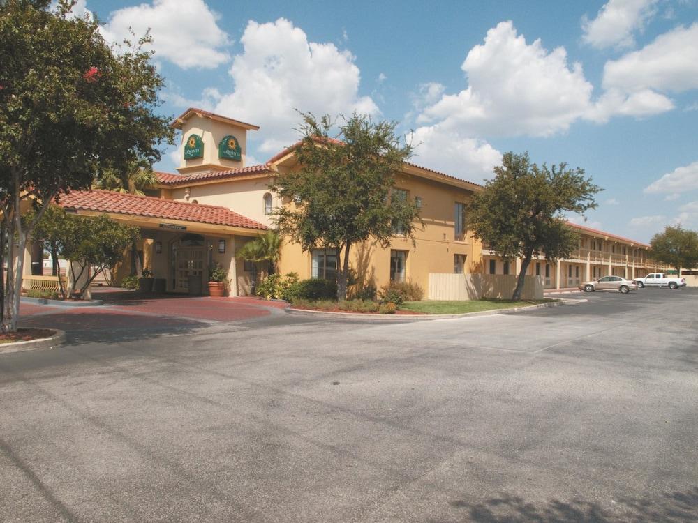 La Quinta Inn By Wyndham San Antonio I-35 N At Rittiman Rd Exterior photo